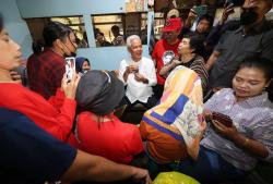 Mbah Sadiyem Histeris Usai Ganjar Luncurkan Program SMK Gratis