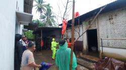 Pohon Tumbang Timpa Rumah Warga di Purbalingga