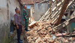 Tidak Beroperasi Selama 15 Tahun Bangunan Pengolahan Padi di Pasirwangi Garut Ambruk