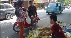 Jelang Tahun Baru 2024, Pedagang Jagung di Rangkasbitung Kebanjiran Pesanan