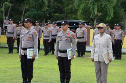 Berperan Aktif Tingkatkan Akreditasi Poliklinik Polres Bangka Tengah, Personel Ini Raih Penghargaan