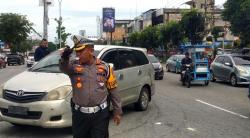 Kota Pekanbaru Dipadati Kendaraan Saat Perayaan Tahun Baru, Polantas Berjibaku Atur Lalin