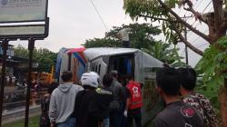 Bus Sumber Selamat Terguling di Jalan Solo-Ngawi, Sejumlah Penumpang Terluka