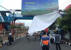 Dianggap Langgar Aturan, Baliho Capres hingga Caleg Ditertibkan Bawaslu Kuningan