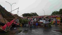 Solo Dilanda Hujan Angin, Stan Market Fest di Terminal Tirtonadi Porak Poranda 