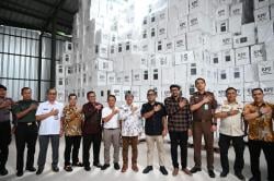 Pj Bupati Kuningan Tinjau Gudang Logistik Pemilu 2024