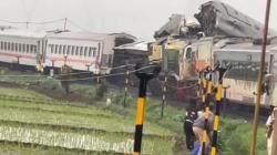 Kronologi Tabrakan Kereta Api di Cicalengka, Gerbong KA Turangga dan Bandung Raya sampai Keluar Rel