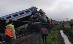 Tabrakan Kereta Turangga-Commuter Line di Bandung, 2 Masinis Dikabarkan Tewas