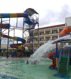 Waterboom Montana Langsung dari Mata Air Sangkan hurip Kuningan