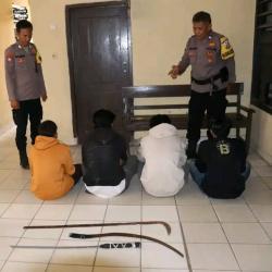 Polisi Amankan Remaja Hendak Tawuran, 3 Senjata Tajam dan 2 Motor Disita