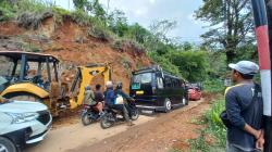 Jalur Banjarwangi-Singajaya Garut Kembali Diterjang Longsor