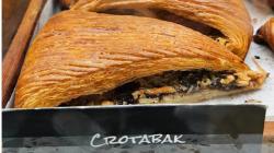 Viral Menu Baru, Hasil Persilangan Croissant dan Martabak Dinamai Crotabak