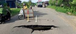 BREAKING NEWS: Jalan Trans Sulawesi di Mateng Amblas, Pengendara Diminta Hati-hati