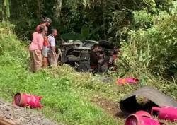 Detik-Detik Mobil Pikap Bermuatan LPG di Ciamis Tertabrak Kereta Api, 1 Orang Meninggal Dunia