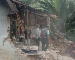 Lagi, Atap Rumah Warga di Ciamis Ambruk saat Diguyur Hujan Lebat