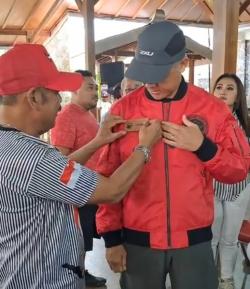 Viral Jaket Bomber Ganjar Saat Debat Capres, Pendukung di Solo:  Warna Merah Simbol Keberanian