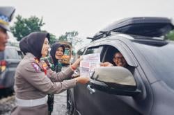 Polwan dan Kowad di Rohil Kompak Tangani Banjir dan Sosialiasi Pemilu