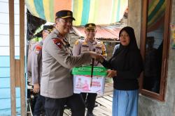 Kapolda Riau Laksanakan Bakti Sosial Terhadap Masyarakat Bantaran Sungai Kota Dumai