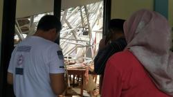 Atap Bangunan Kelas SMPN 2 Greged Cirebon Ambruk, Dua Ruang Rusak dan 6 Siswa Luka-luka