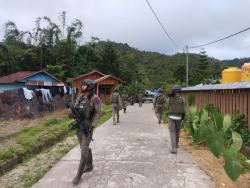 Ciptakan Kamtimbas Kondusif, Patroli Rutin Digelar Ops Damai Cartenz di Oksibil Papua Pegunungan