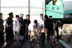 Ziarah ke Makam Kakek Cak Imin, Warga Teriaki Ganjar Presiden