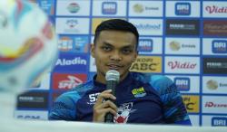 Rumor Hengkang Rachmat Irianto Dibantah, Adhitia Putra Tegaskan Posisi Aman di Persib