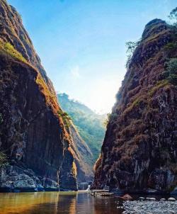 Leuwi Tonjong Garut Suguhkan Panorama Indah, Alamnya Seperti di Film Jurassic Park!