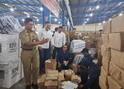 Tinjau Gudang Logistik KPU, Pj Bupati Bogor Optimis Surat Suara Terdistribusikan Lebih Cepat