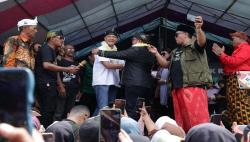 Ganjar Disematkan Pusaka Kujang, Putra Terbaik Nusantara Setelah Gajah Mada dan Soekarno