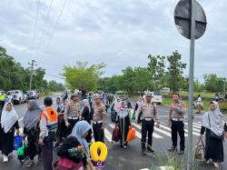 Polisi Amankan Keberangkatan Peserta Harlah ke-101 NU dari Pringsewu Ke GBK  