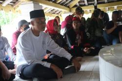 Capres Ganjar Pranowo Ziarah Makam Batoro Katong Ponorogo