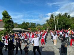 Bersama Ibu-ibu, Relawan IM Ganjar dan Relawan Ganjar Mahfud Lampung Gelar Senam Sehat 