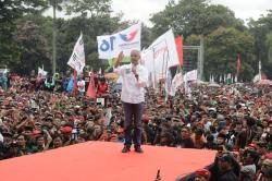 Ganjar Pranowo Bakar Semangat Puluhan Ribu Warga Jabar: Kami Bersama Rakyat!