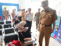 Sidak ke Disdukcapil, PJ. Walikota Cirebon Dorong Implementasi IKD