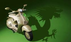 Vespa 946 Dragon, Motor Edisi Terbatas dengan Motif Naga Berwarna Hijau Emerald