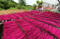 Produksi Hio Jelang Imlek Meningkat