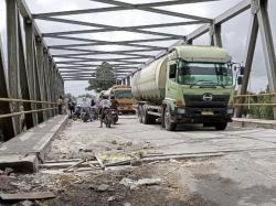 Jembatan Sungai Masjid Dalam Kondisi Rusak Berat dan Terancam Ambruk