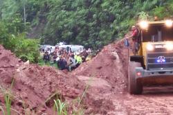 Longsor di Jalur Riau-Sumbar, Lalu Lintas Macet