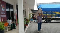 Awasi Logistik Bilik Suara yang Dikirim ke Kelurahan, Panwascam Cimteng Temukan Fakta Ini