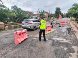 Jembatan Way Sabuk di Jalinteng Bumi Nabung Rusak Parah, Masyarakat Diminta Berhati-hati