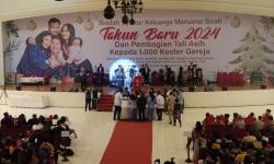 Ribuan Jemaat Ikuti Ibadah Syukur Menyambut Tahun Baru 2024 Bersama Keluarga Besar Maruarar Sirait