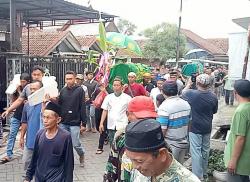 Korban Tewas Ziarah Wali Lima asal Pandaan Dimakamkan Satu Liang Lahat