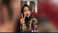 VIRAL Gara-gara Salam 2 Jari dan Sebut Nama Capres, Anggota KPPS Cantik di Pangandaran Dipecat