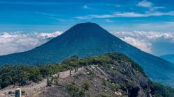 Diduga lewat Jalur Ilegal, 13 Pendaki Hilang di Gunung Gede Pangrango