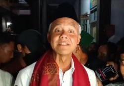 Kabar Mahfud MD Bersihkan Kantor, Ini Respon Ganjar Pranowo Berkelakar!