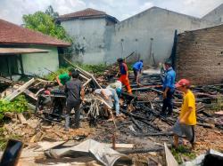 Sebuah Rumah Semi Permanen di Pagelaran Terbakar, Terungkap Ini Penyebabnya