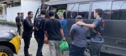 Polisi Kawal Tahap II Kasus Pembunuhan Aktivis Perempuan Michael Kurisi Doga di Kejari Wamena