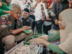 Blusukan di Pasar Palembang, Pedagang Yakin Ganjar Pranowo Mampu Stabilkan Harga Bahan Pokok