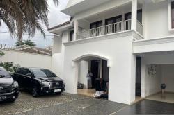Penyidik KPK Segel Rumah Mewah Syahrul Yasin Limpo di Jakarta Selatan