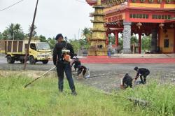 Brimob Polda Riau Gelar Baksos di Vihara Rumbai